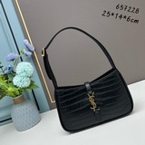 2023春夏新款腋下包Le5A7 Bag 強推今年的寶藏包包之一！極簡外形+金
