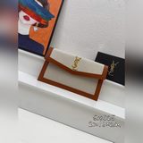 uptown_新品手拿包 （配盒子）最經典的标志性金屬logo，牛皮材質，簡約