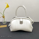 Balenciag＊Editor沙漏餃子包 BB新推出有一種獨特的魅力 讓人一