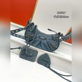 小號Balenciag Le Cagole半月包餃子包機車包今年牛仔很忙很忙，