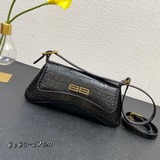 新款XX bag 翻蓋腋下包最新款#它的名字以代表親密的“xx”命名 這也