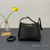 Balenciaα XX hobo腋下斜挎包很有設計感的包型 流暢的線條 非常