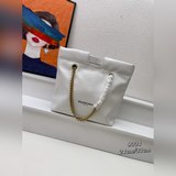 全新尺寸手拿包小號引流潮流前線的牌子，一直很知道如何抓住人心。垃圾袋不光有Cha