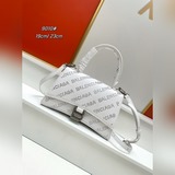 Balenciaga 水鑽logo沙漏包超炫酷包包上的字母logo是閃閃發亮的