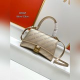 Balenciaga 水鑽logo沙漏包超炫酷包包上的字母logo是閃閃發亮的