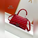 Balenciaga 水鑽logo沙漏包超炫酷包包上的字母logo是閃閃發亮的