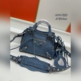 鑽扣/牛仔 BALENCIAG* 全新 Neo Cagole 機車包，一眼相中