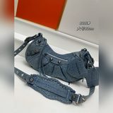 大號360小號牛仔 Balenciag* Le Cagole 系列手袋将他家經