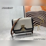 【配盒】巴寶莉tb bag，tb專屬标識鎖扣設計包包，沒有過于繁複的設計，簡單又