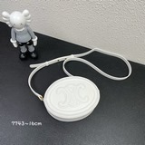 celine｜秋冬新品～光滑牛皮革斜挎橢圓形錢包豬鼻子包太可愛了 棕色皮面質感