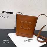 小號celin水桶包 首發春季新款，凱旋門大logo 包身精緻小巧 對小個子非常