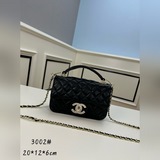 chanel 全新方胖子珍珠扣包全新羊皮手提方胖子珍珠扣法棍包，陳太太推薦黑色