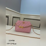 金色小獅子，散發複古野性之美每一季的獅子元素都像是“耐看型美女”，越看越有味道