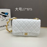 Chane1  2023SS早春最新走秀款  經典菱格口蓋包 飾以粗曠金色鍊子潤