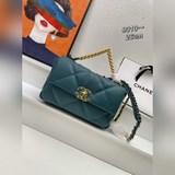 chanel最新爆款出貨啦專櫃同步進口牛皮手感非常柔軟。上身效果超級棒，可手提