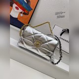 chanel最新爆款出貨啦專櫃同步進口牛皮手感非常柔軟。上身效果超級棒，可手提