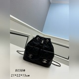 chanel 23b 進口頭層胎牛皮雙肩包以經典的書包扣作為開合設計   前