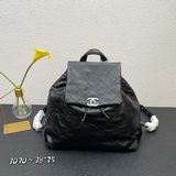 chane23早春雙肩牛皮小背包  四季皆可百搭的小背包  尺寸：38*25，