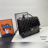 chanel郵差包大號漆皮牛皮皮質，耐造耐磨 複古五金 還有一顆經典logo小