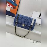 大號 chanel最新爆款，軟呢毛尼：淺金色五金鍊條配件與小羊皮完美