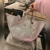 chanel 23p 超大皮質logo各大網紅、博主熱推爆款藏不住的膩愛，複