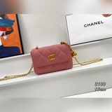 ch anel：2023愛心鍊條小方包： 啞光磨砂質感的愛心球少女心一爆棚，鍊