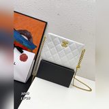 23p愛心hobo包 這次新一季上新愛心款，肩帶可調節 火速來 get!啞光磨