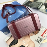 DIOR0 & RIMOWA 聯名限定款小行李箱子包來啦！自從Rimowα被巨頭
