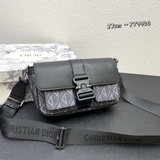 頂級原版這款 dior hit the road 手袋搭配肩帶，是本季，将