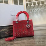Lady Di@r 五格 燙鑽 緞面鑲鑽戴包 絲綢在不同角度燈光下閃現不同色彩，