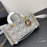 漆皮 【橫版戴包】全新Lady DJoy包包，很多人應該都被這隻窄版戴包吸引住了