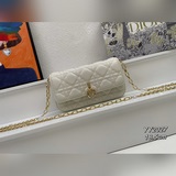 、LADY DIOR 手機袋這款 Lady Dior 手機袋風格高雅  别具匠