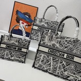 原單刺繡 DIOR迪奧Book Tote 手袋配絲巾這款BookTote手袋