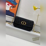 【配盒子】這款 30 Montaigne Avenue 手袋采用典雅的設計，提升