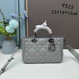 小號  Lady Dior 走秀款戴包牛皮格革绗縫超大藤格紋 此款 Lady