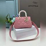 大號配盒，「走秀款」LADY 95.22 手袋重新诠釋 LADY DIOR 手袋
