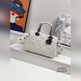 大號配盒，「走秀款」LADY 95.22 手袋重新诠釋 LADY DIOR 手袋