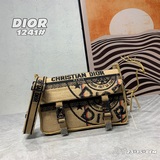 配盒子dior新款郵差包，在經典信使包的基礎上精心設計，融入 dior 的标志性