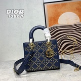 Lady獨家定制 Dior 五格磨砂立體淩格紋牛皮革翻蓋式手袋，搭配鍊條。Ul