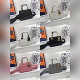 配盒  Lady Dior 走秀款戴包牛皮格革绗縫超大藤格紋 此款 Lady