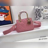配盒  Lady Dior 走秀款戴包牛皮格革绗縫超大藤格紋 此款 Lady