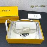 Fendi Baguette手機包配盒子俏皮可愛，很有夏天的味道，放大屏手機