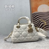Lady Dior 走秀款戴包牛皮格革绗縫超大藤格紋 此款 Lady Dio