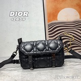 配盒子秋款 diorcam 郵差包 這款 diorcam 手袋由瑪麗亞·嘉茜娅·