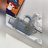 配盒子，春夏lady d-joy系列 這款 lady d-joy 手袋突顯 la