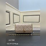 配盒子 、lady dior 手機袋 藍色金扣這款 lady dior 手機袋