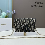 配盒子——DIOR.Oblique Saddle Bag看到這熟悉的優雅線條，
