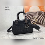 原單 走秀款LADY 95.22 手袋重新诠釋 LADY DIOR 手袋的輪廓，