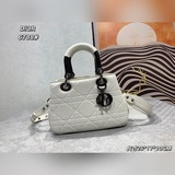 原單 走秀款LADY 95.22 手袋重新诠釋 LADY DIOR 手袋的輪廓，