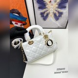原版漆皮 【橫版戴包】全新lady djoy包包，很多人應該都被這隻窄版戴包吸引